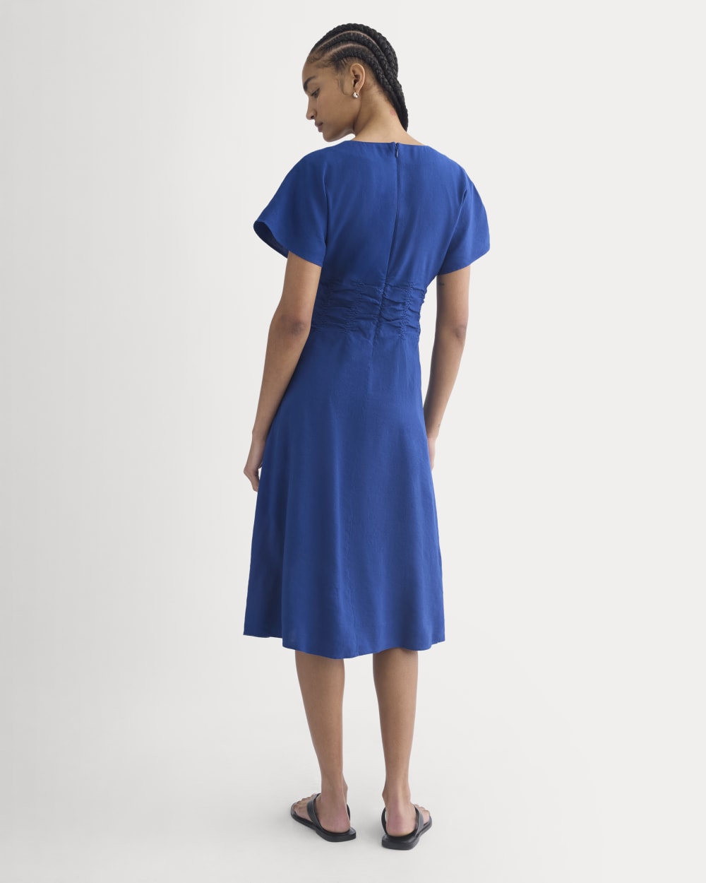 Cinched Dress in Stretch Linen in Estate Blue — detail view