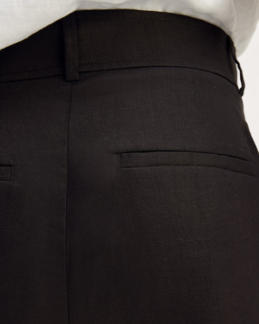 The Linen Way-High® Drape Short in Black — detail view