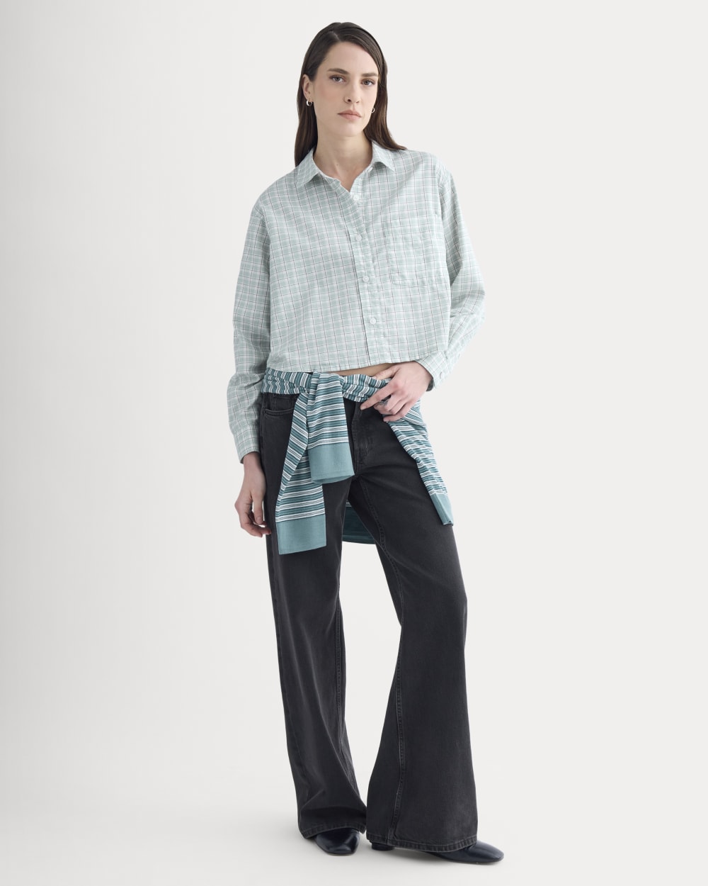 The Way-Short Shirt in Silky Cotton in Gray Mist — detail view