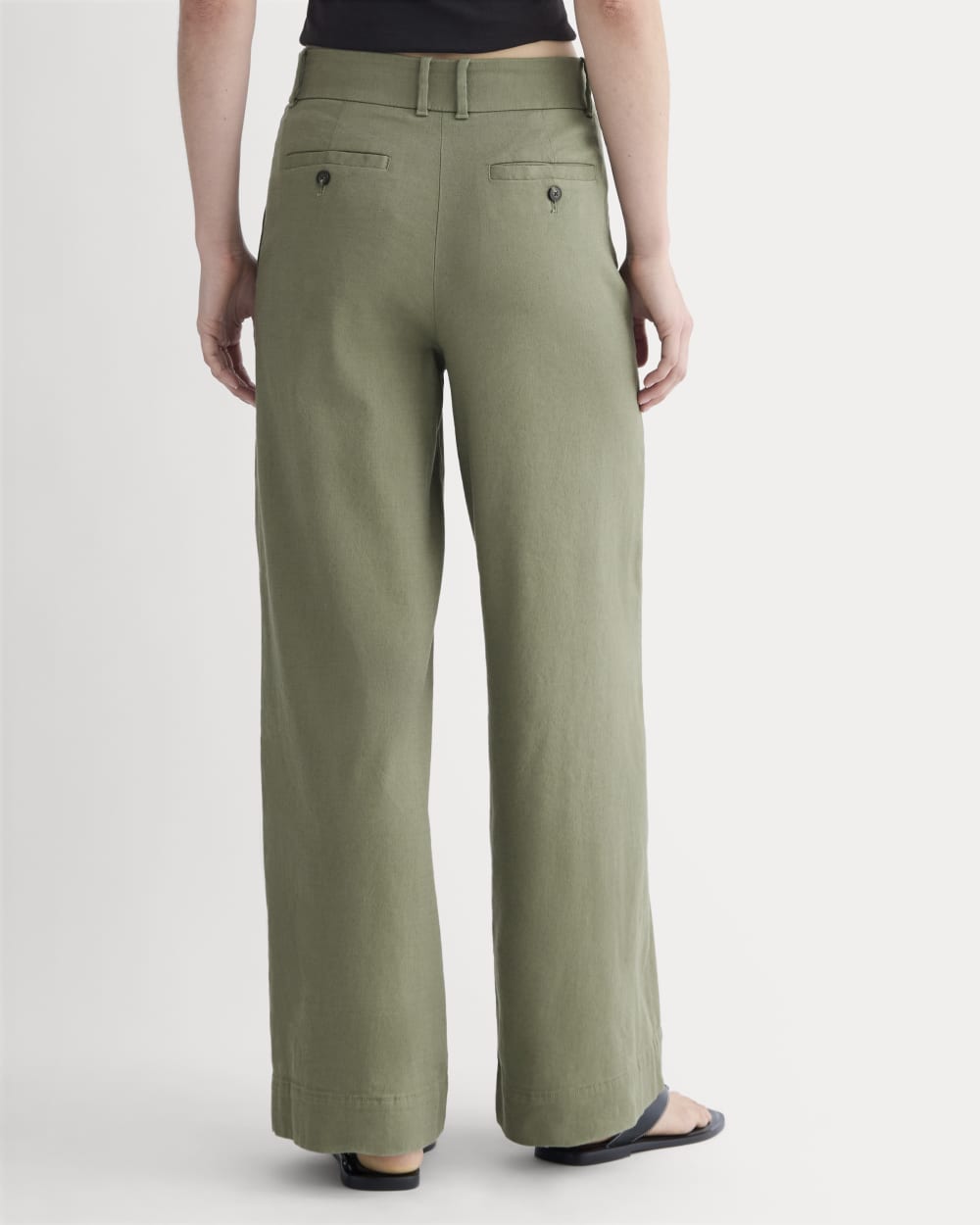 The Wide-Leg Pant in Stretch Linen in Lichen Green — detail view