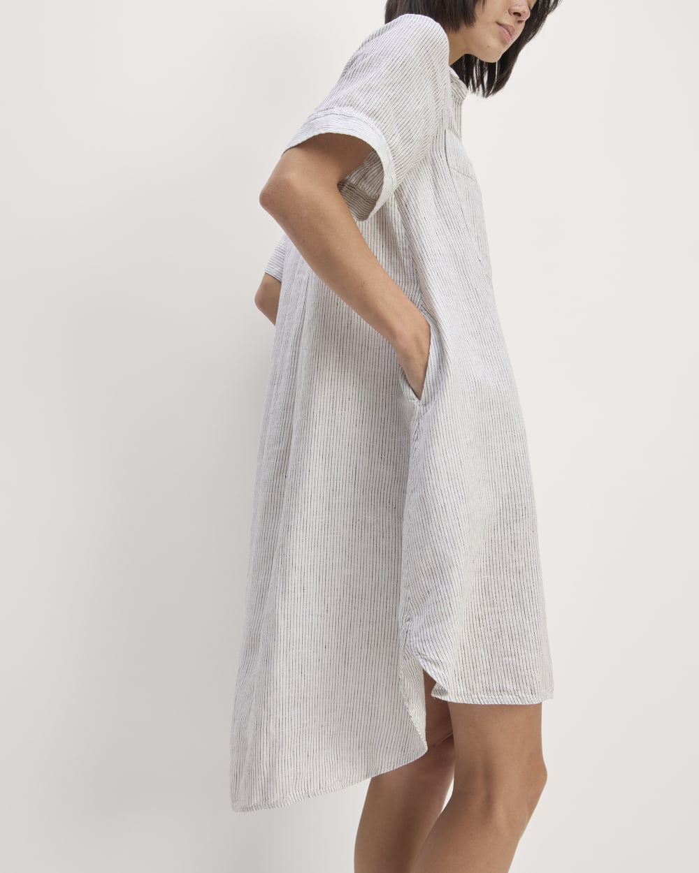 The Daytripper Dress in Linen in White / Black — detail view