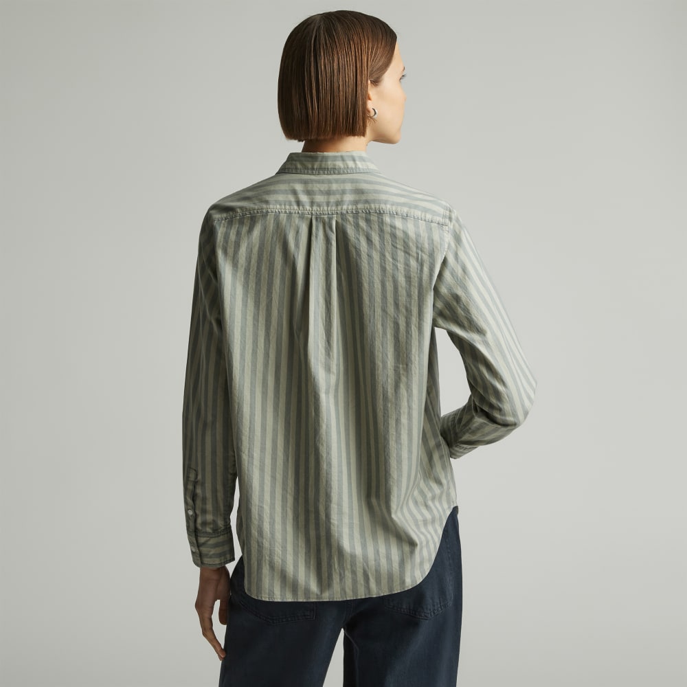 The Must-Have Shirt in Silky Cotton in Green Balsam / Seagrass — detail view