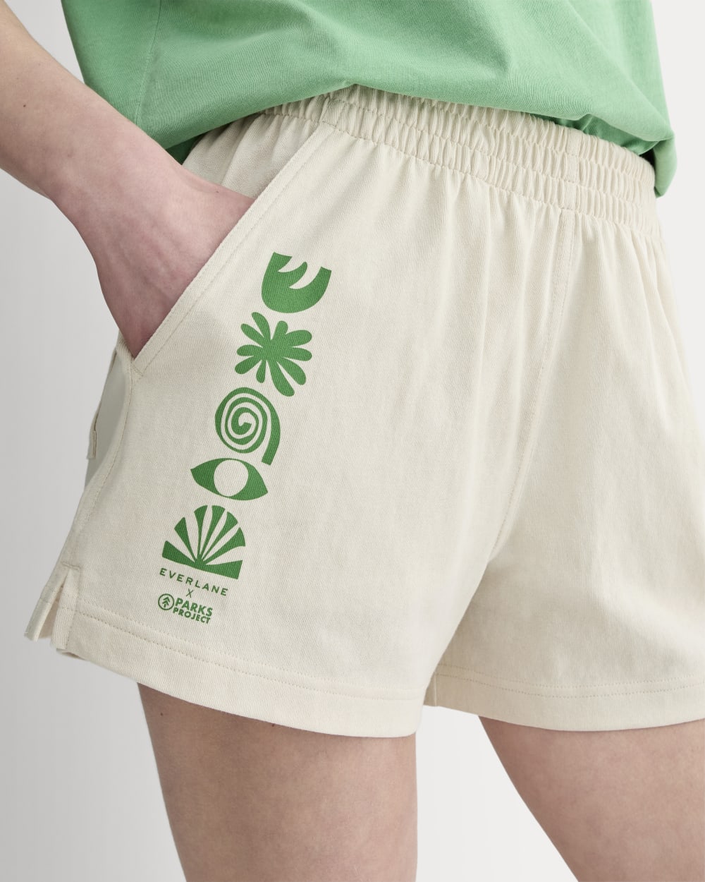 The Everlane x Parks Project Off-Duty Short in Natural / Green — detail view