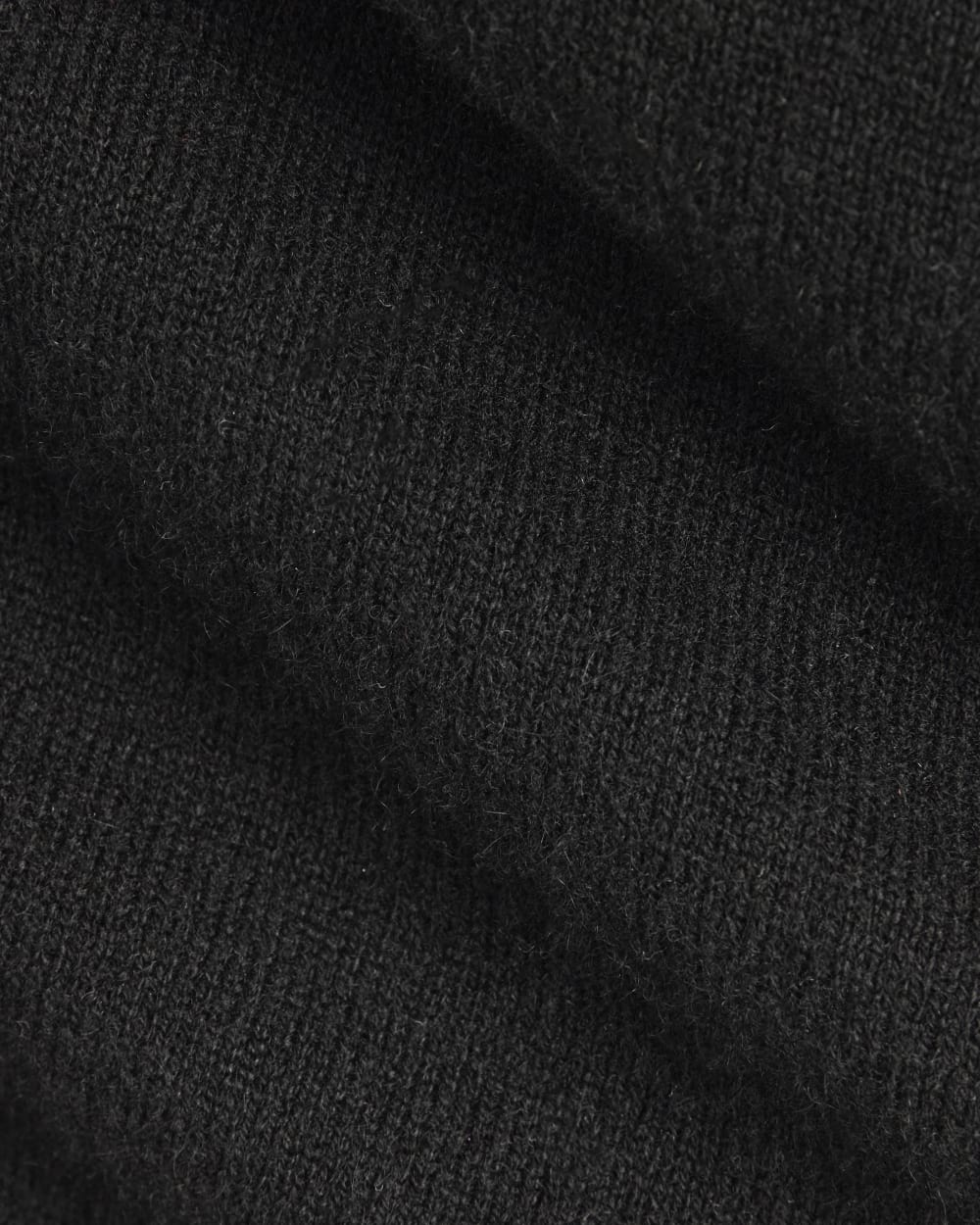 The Classic Tank in Cashmere in Black — detail view