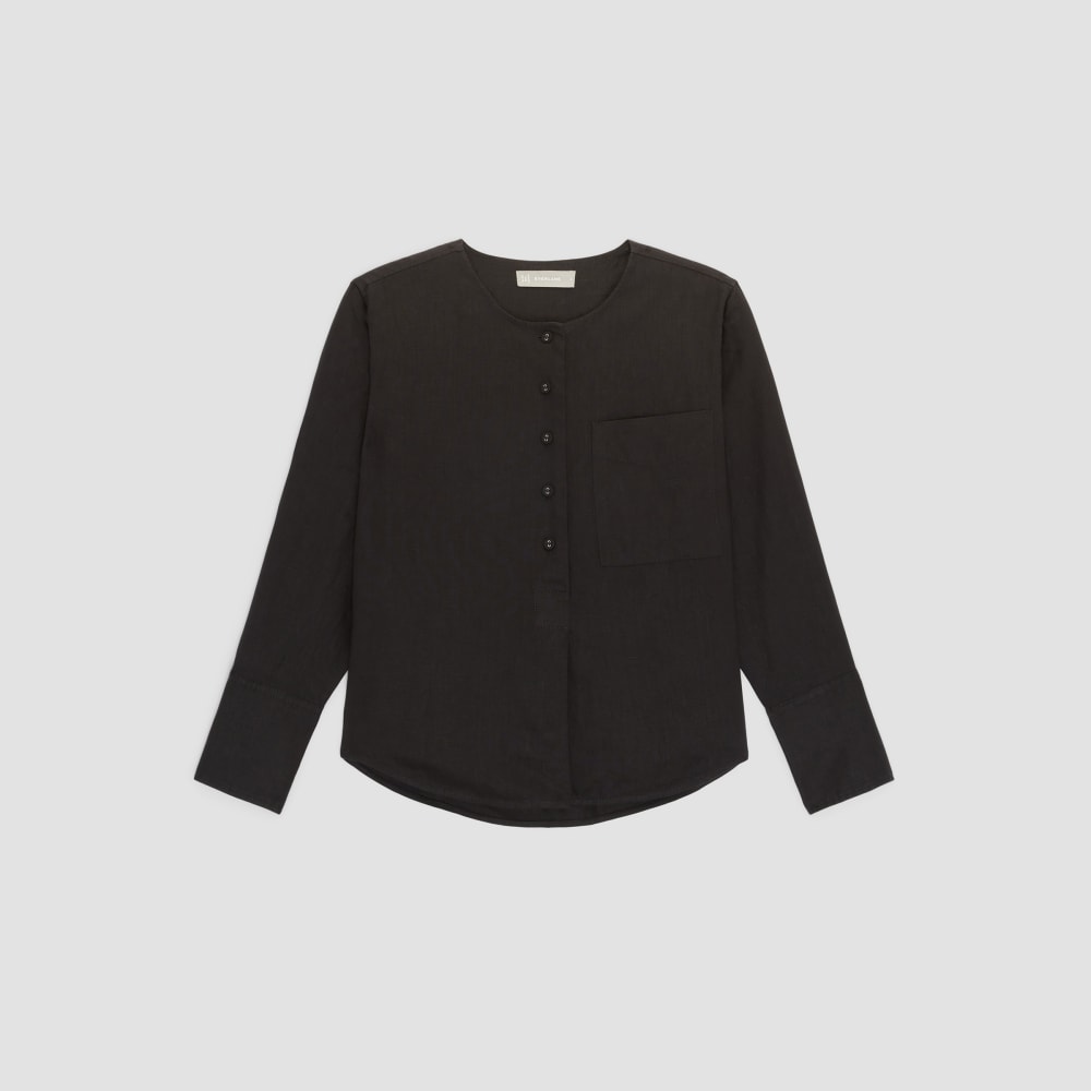 The Linen Popover Shirt in Black — alternate view