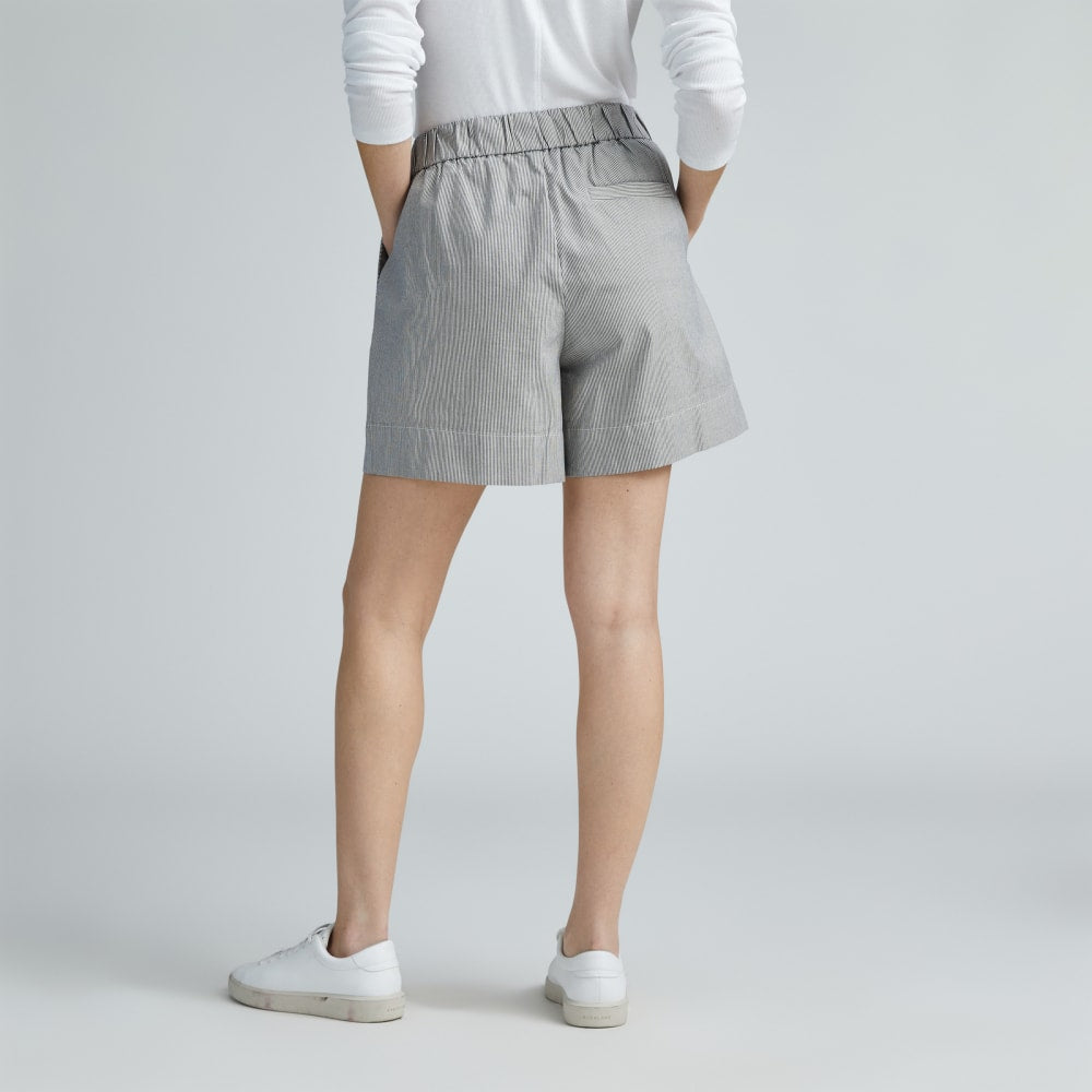 The Easy Short in Canvas Tan / Navy — detail view