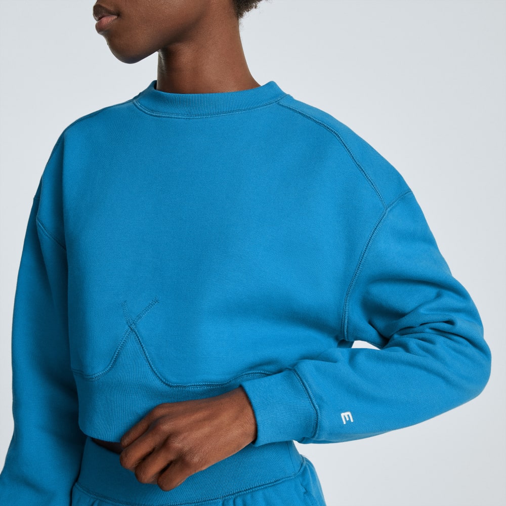 The Organic Cotton Cropped Crew in Horizon Blue — detail view