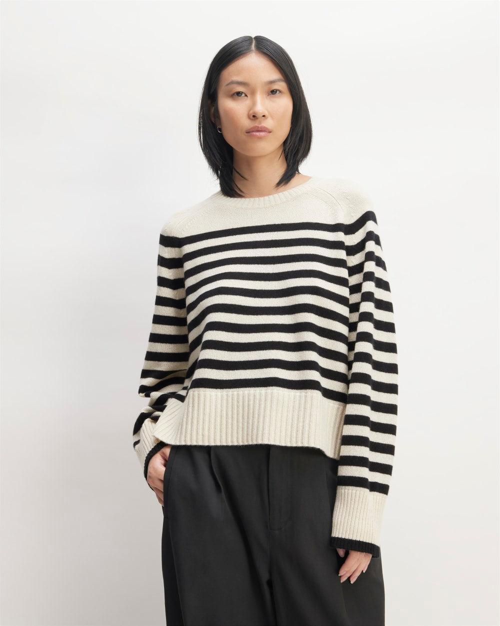 The Boxy Crew in Cashmere in Bone / Black — front view