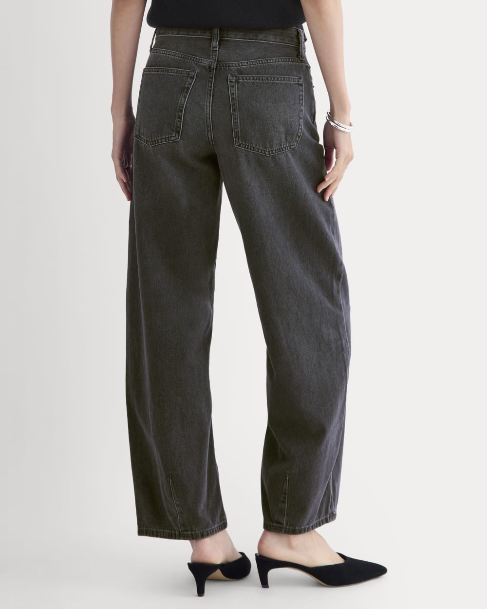 Loose Curve Jean in Carbon Midnight — detail view