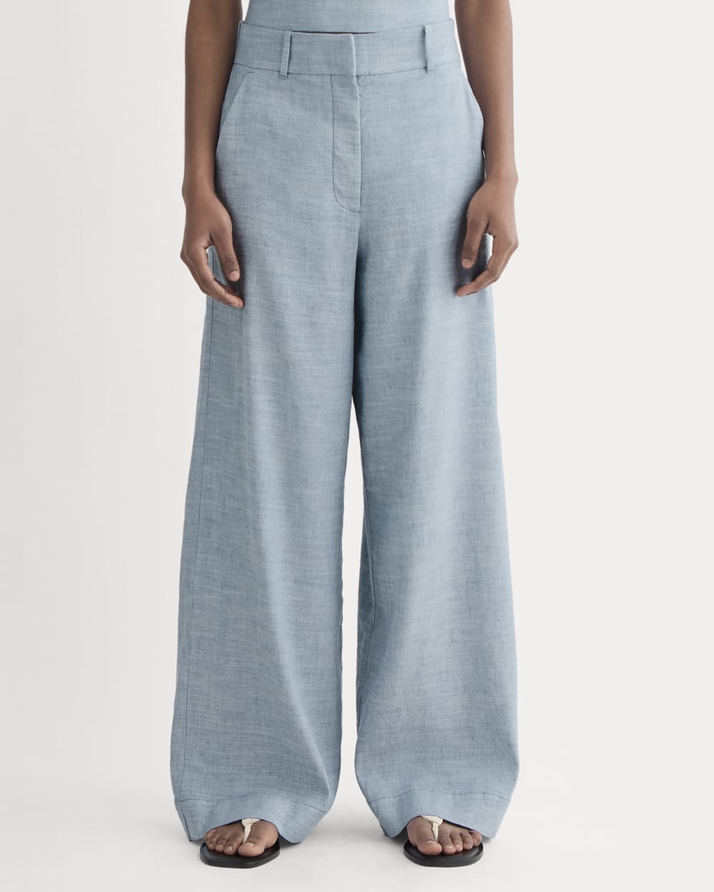 The Wide-Leg Pant in Stretch Linen in Chambray — detail view