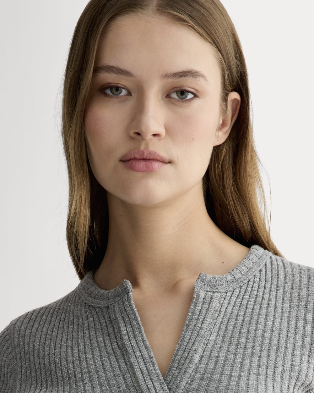 The Rib-Knit Short-Sleeve Henley in Mid Heather Grey — detail view