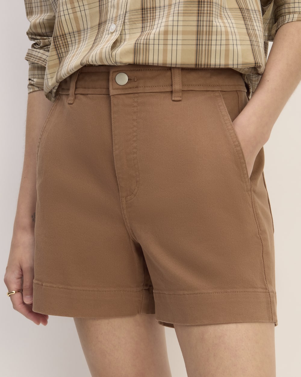 The Utility Short in Carob Brown — detail view