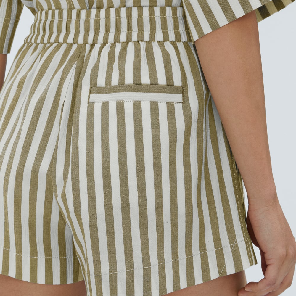 The Seersucker Boxer Short in Nutria / Off-White — detail view