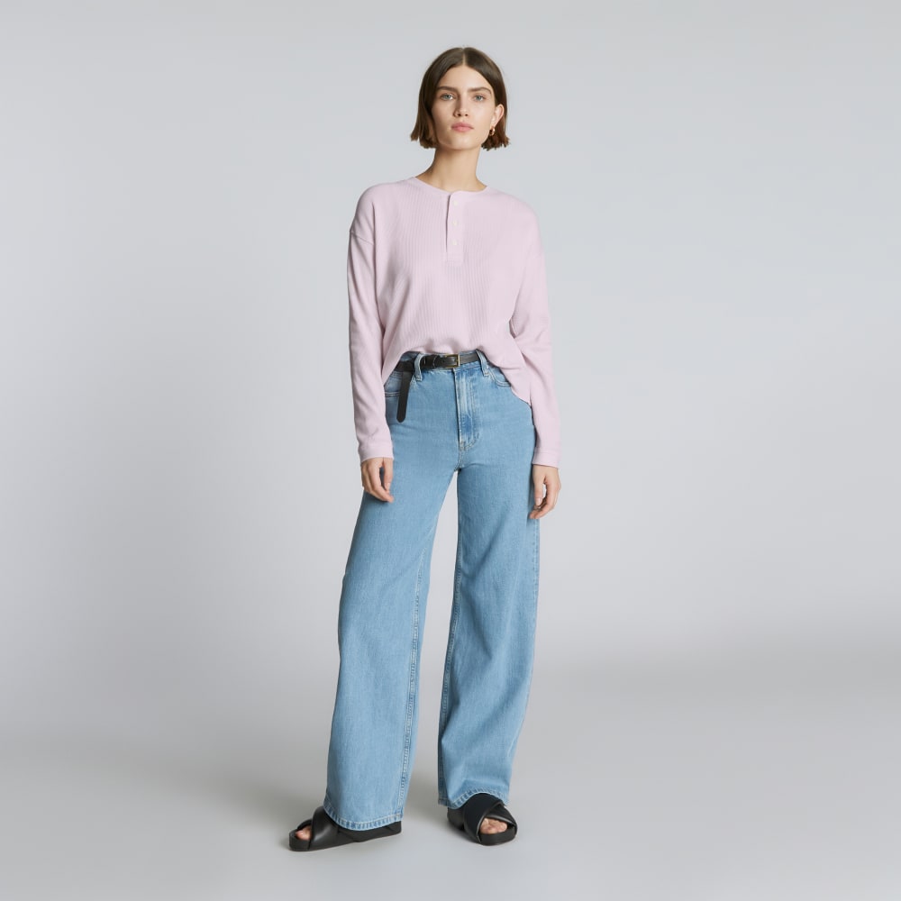 The Organic Cotton Waffle Henley in Light Lilac — detail view