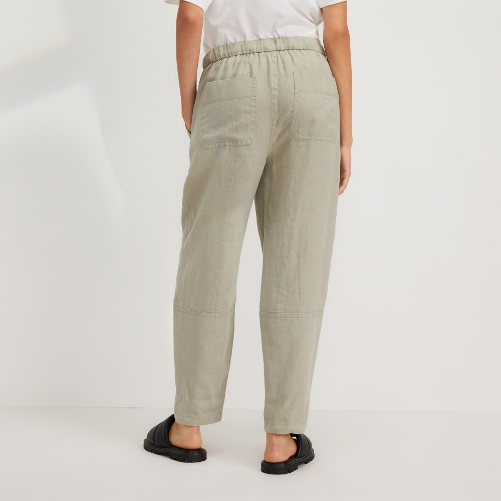 The Linen Pull-On Barrel Pant in Seagrass — detail view