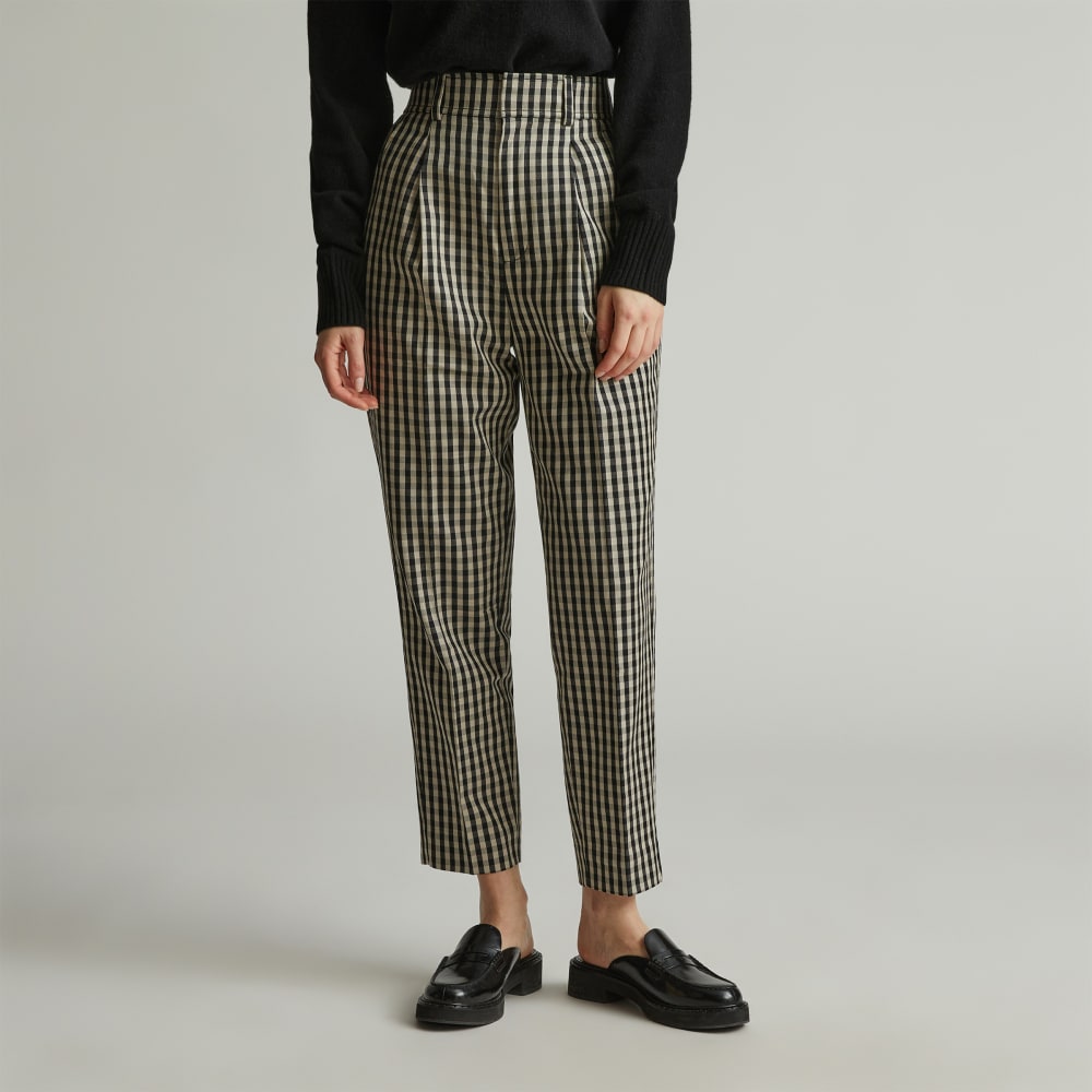 The Draper Tapered Pant in Buttersmooth in Khaki / Black — detail view