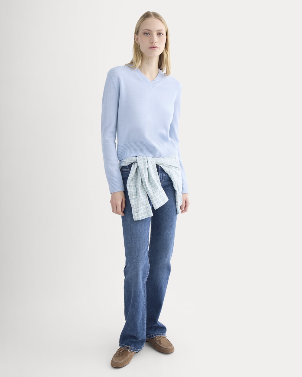 Cashmere Cropped High-V Sweater in Open Air Blue — detail view