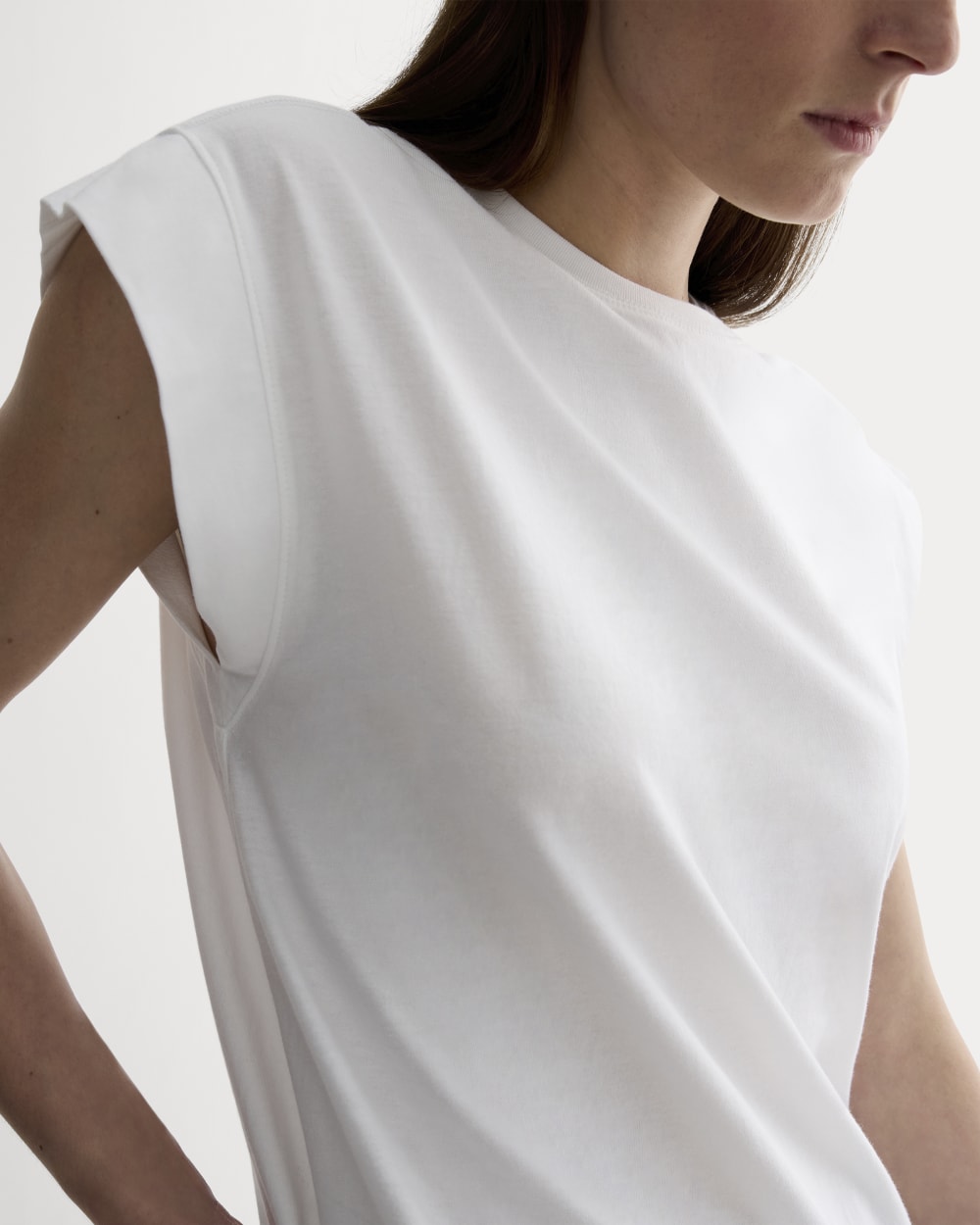 The Muscle Tee in Essential Cotton in White — detail view