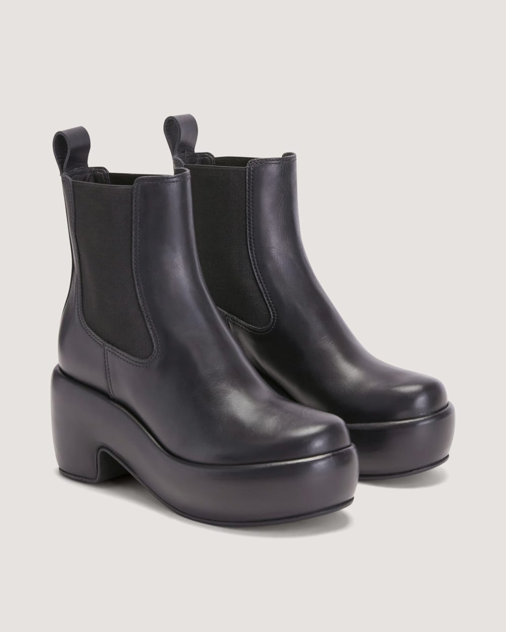 The Puffa Boot in Black — detail view