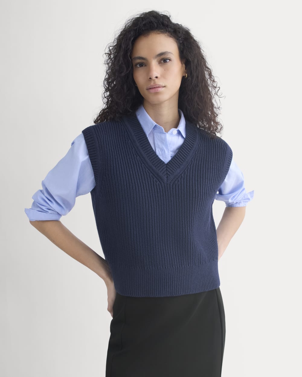 Ribbed V-Neck Vest in Everyday Cotton in Navy — detail view