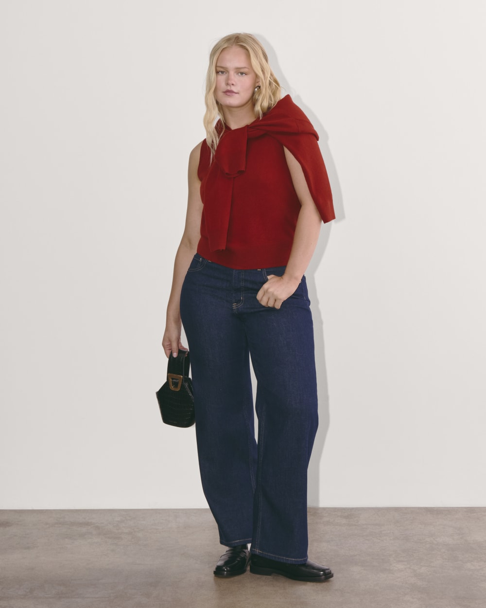 The Classic Tank in Cashmere in Berry Red — detail view