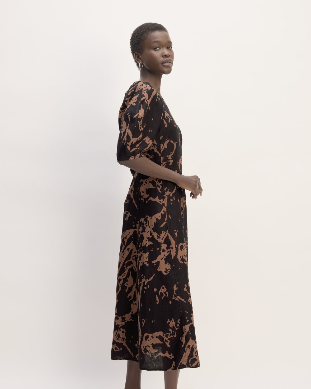 The Linen Short-Sleeve Scoop Midi Dress in Carob Brown Abstract — detail view
