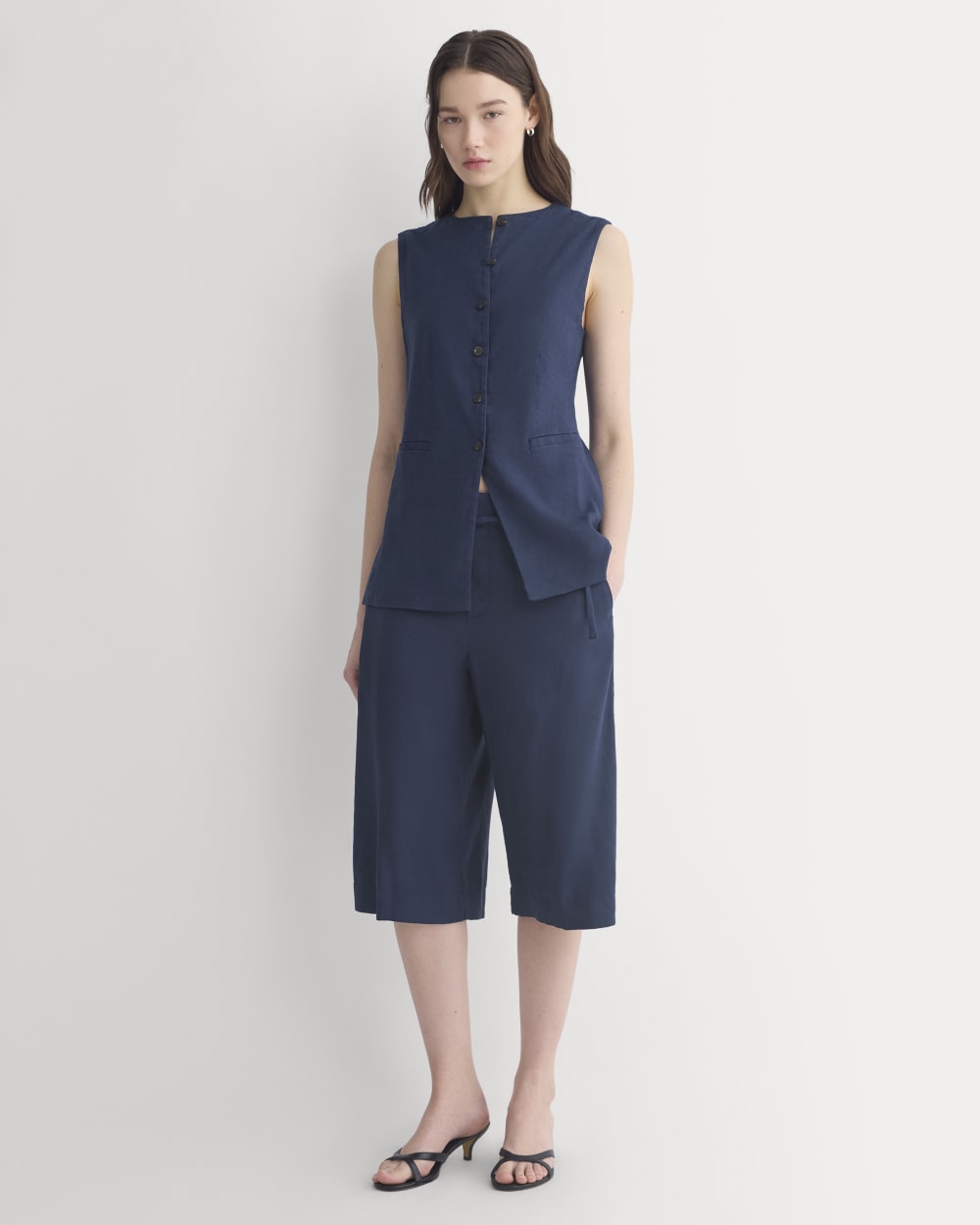 Long Vest in Stretch Linen in Navy — detail view