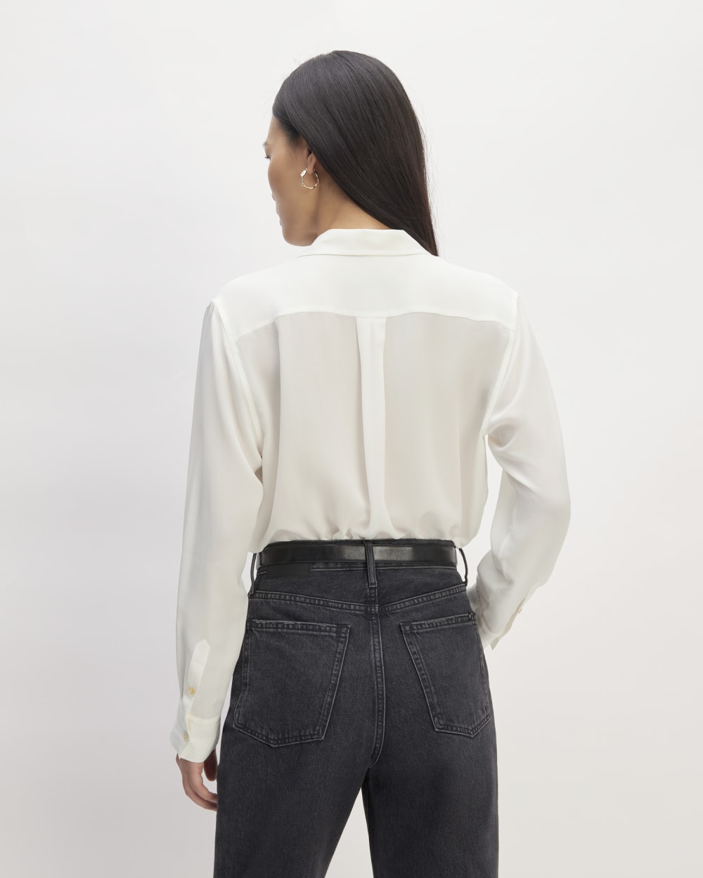 The Utility Shirt in Washable Silk in Off-White — detail view