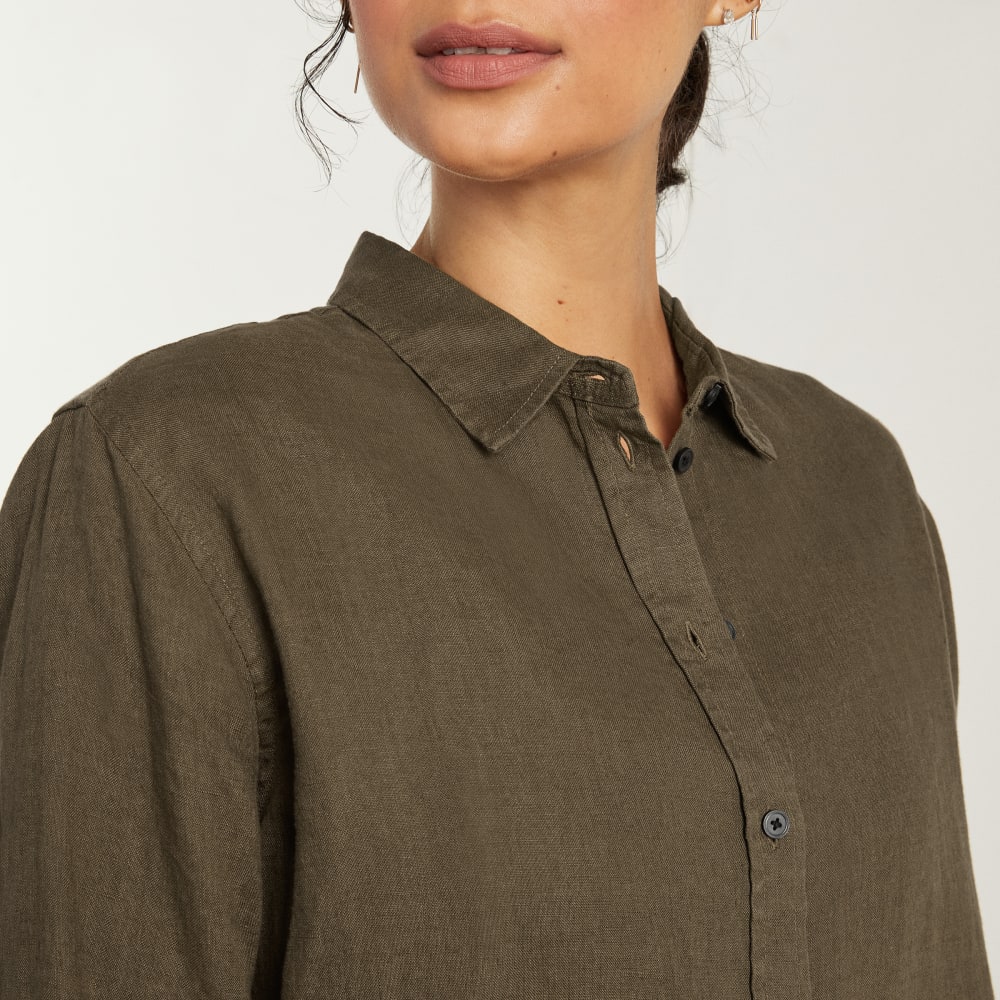 The Must-Have Shirt in Linen in Beech — detail view