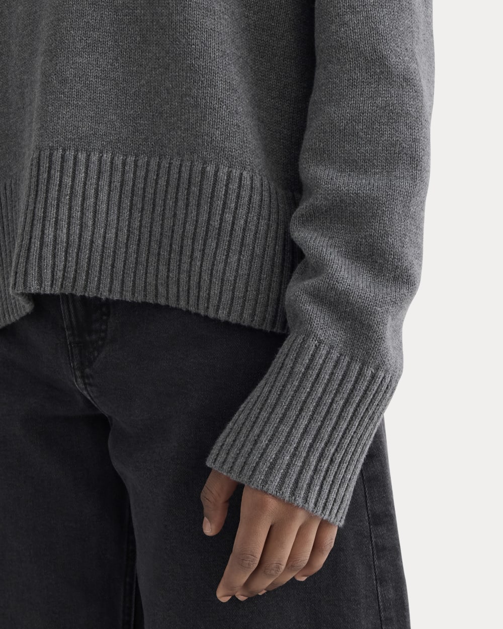 The Boxy Sweater in Everyday Cotton in Heathered Charcoal — detail view