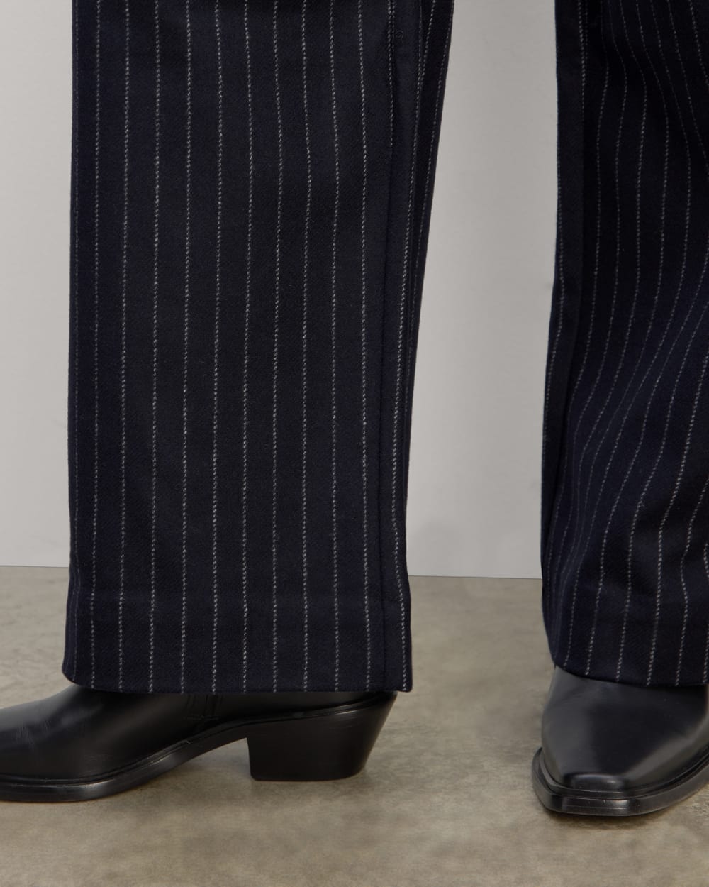 The Draper Pant in Wool in Navy / White — detail view