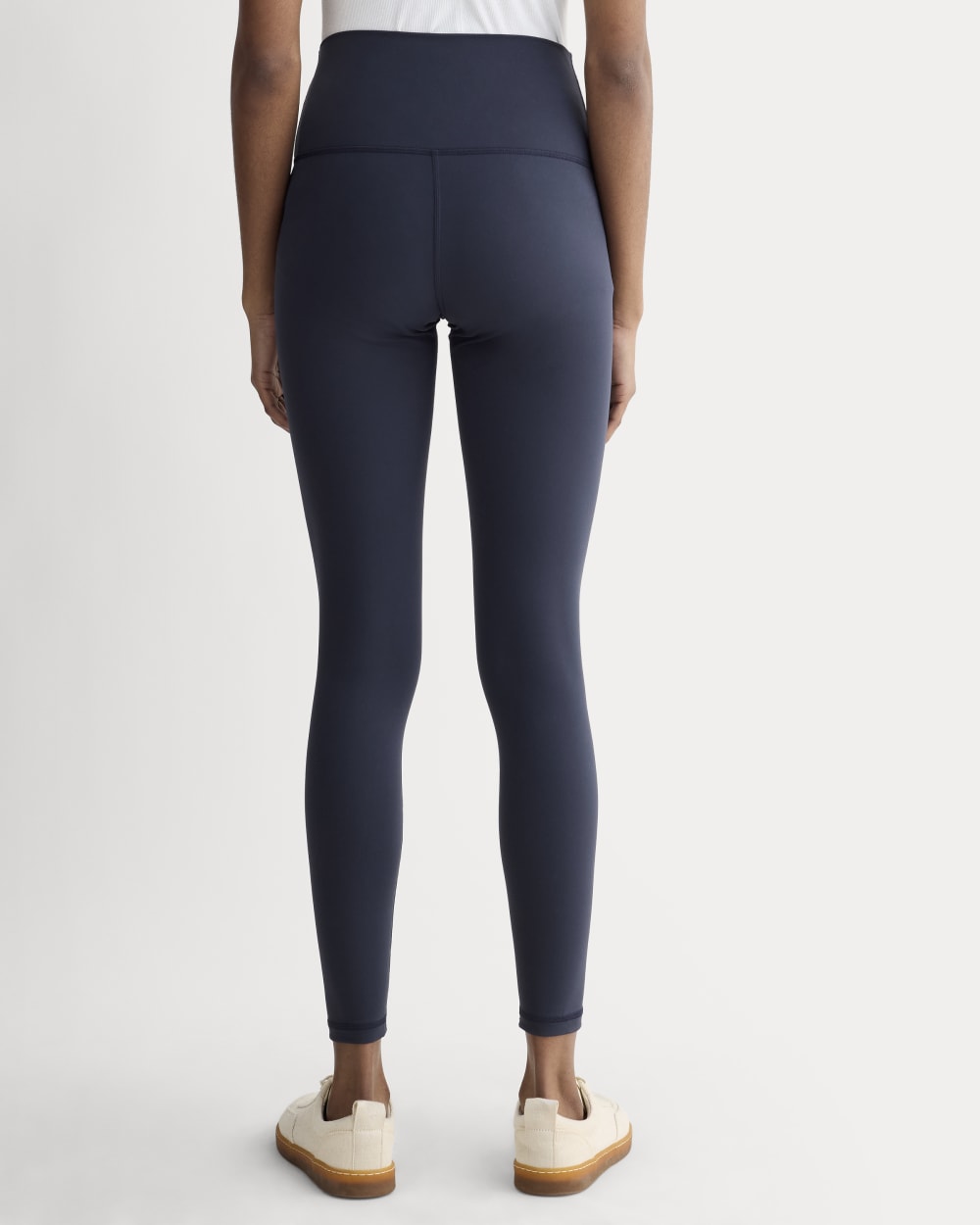 The Perform 24/7 Legging in Navy — detail view