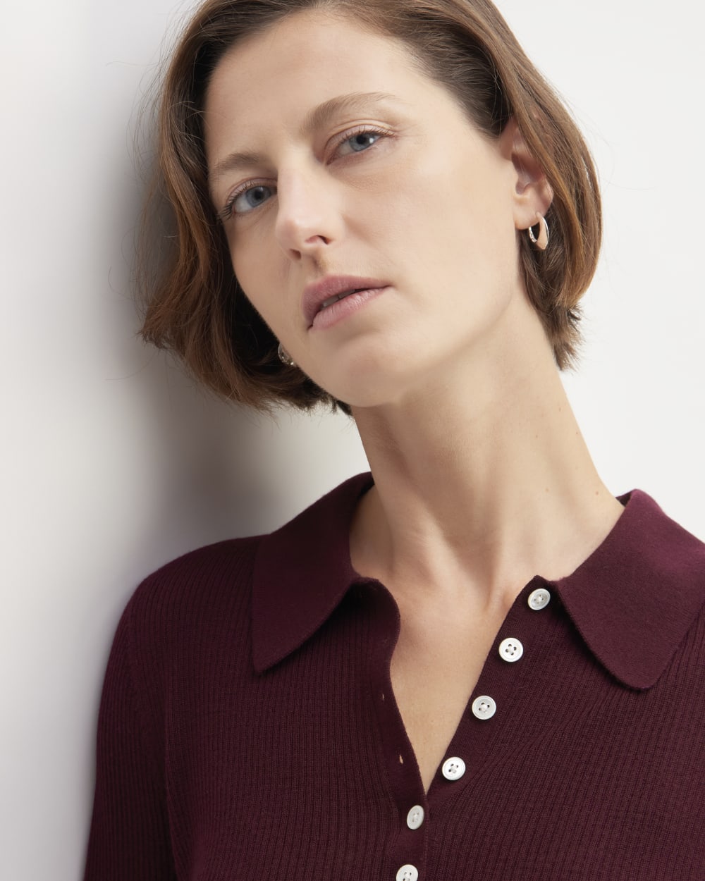 The Polo in Ultrasoft Merino in Burgundy — detail view
