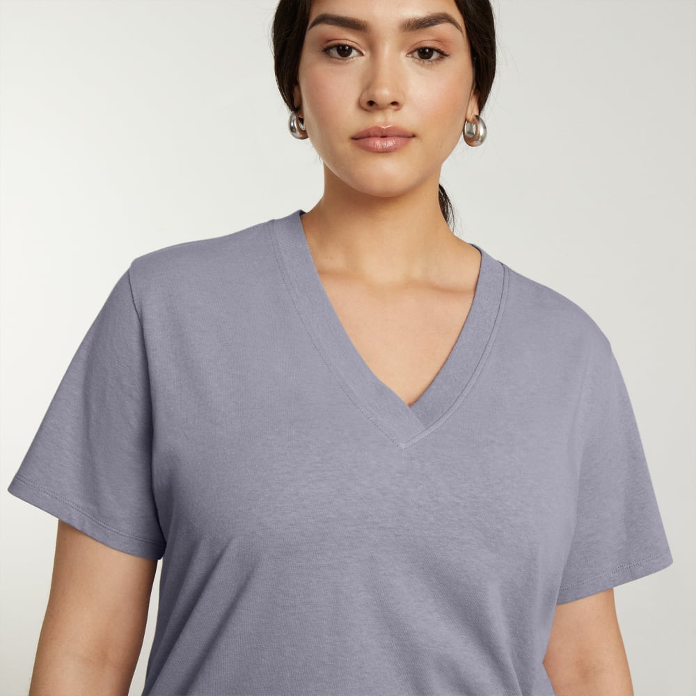 The Vintage V-Neck Hemp Tee in Lilac Grey — detail view