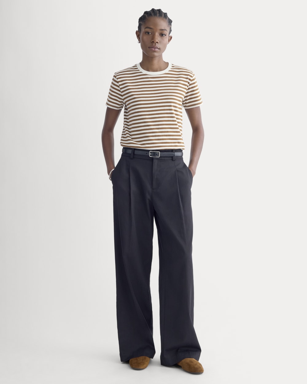 The Box-Cut Tee in Essential Cotton in Bone/Toffee — detail view