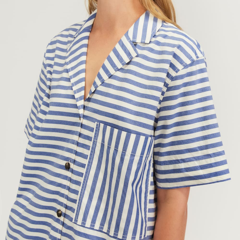 The Poplin Shirt in Mazarine Blue / Bone — detail view