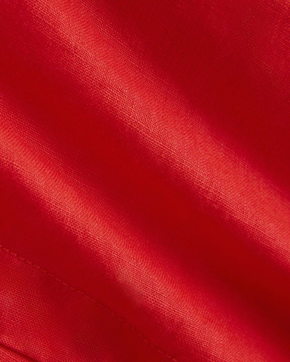 Flowy Short in Linen in Fiery Red — detail view