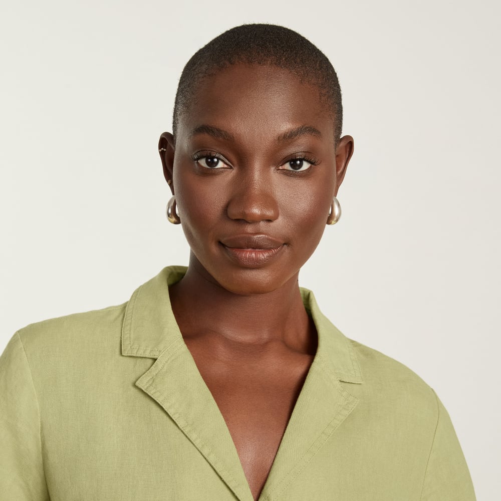 The Linen Workwear Dress in Leek — detail view