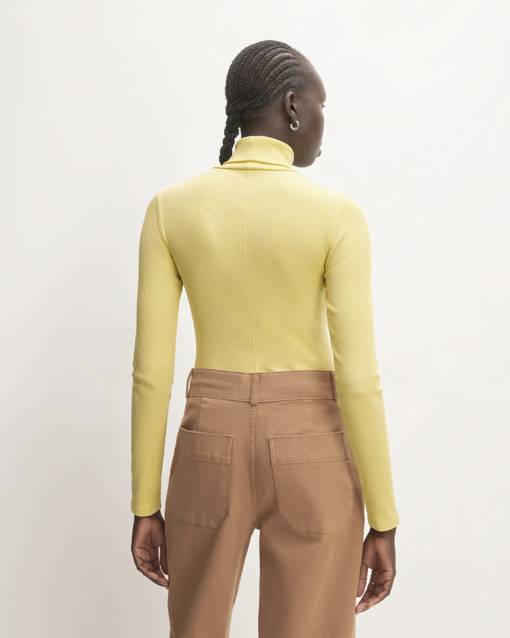 The Luxe Rib Turtleneck in Raffia — detail view