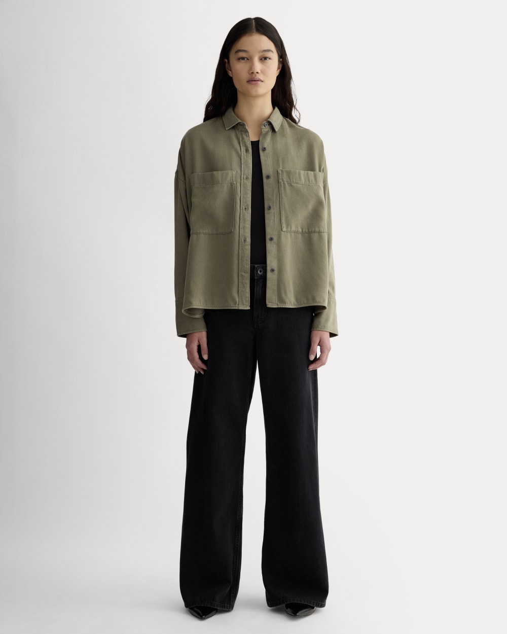 The Boxy Overshirt in Buttersoft in Kalamata — detail view