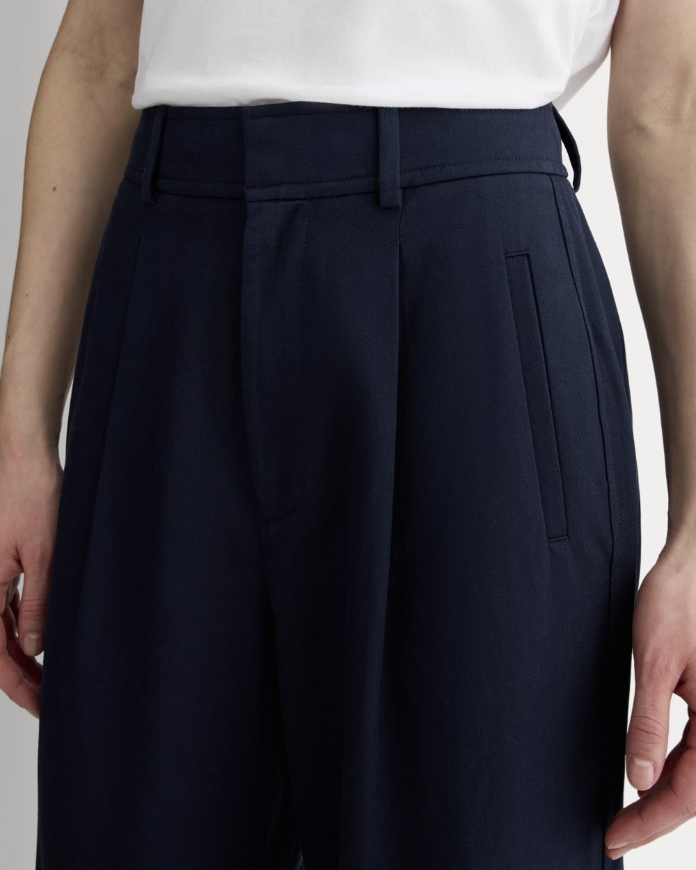 The Draper Pleated Pant in Buttersmooth in Navy — detail view