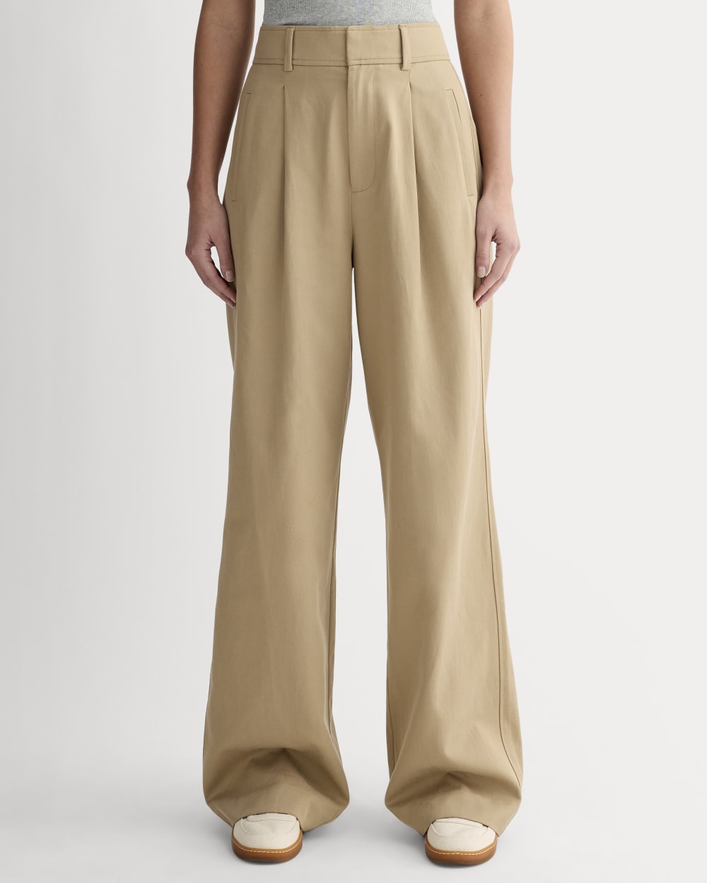 The Draper Pleated Pant in Buttersmooth in Ash Brown — detail view