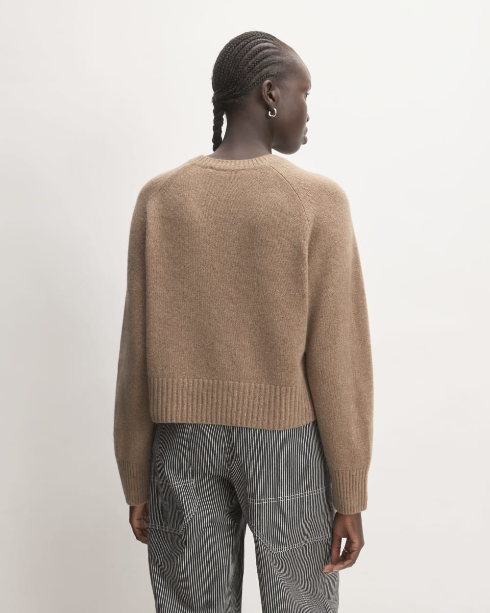 The Boxy Crew in Cashmere in Heathered Woodsmoke — detail view