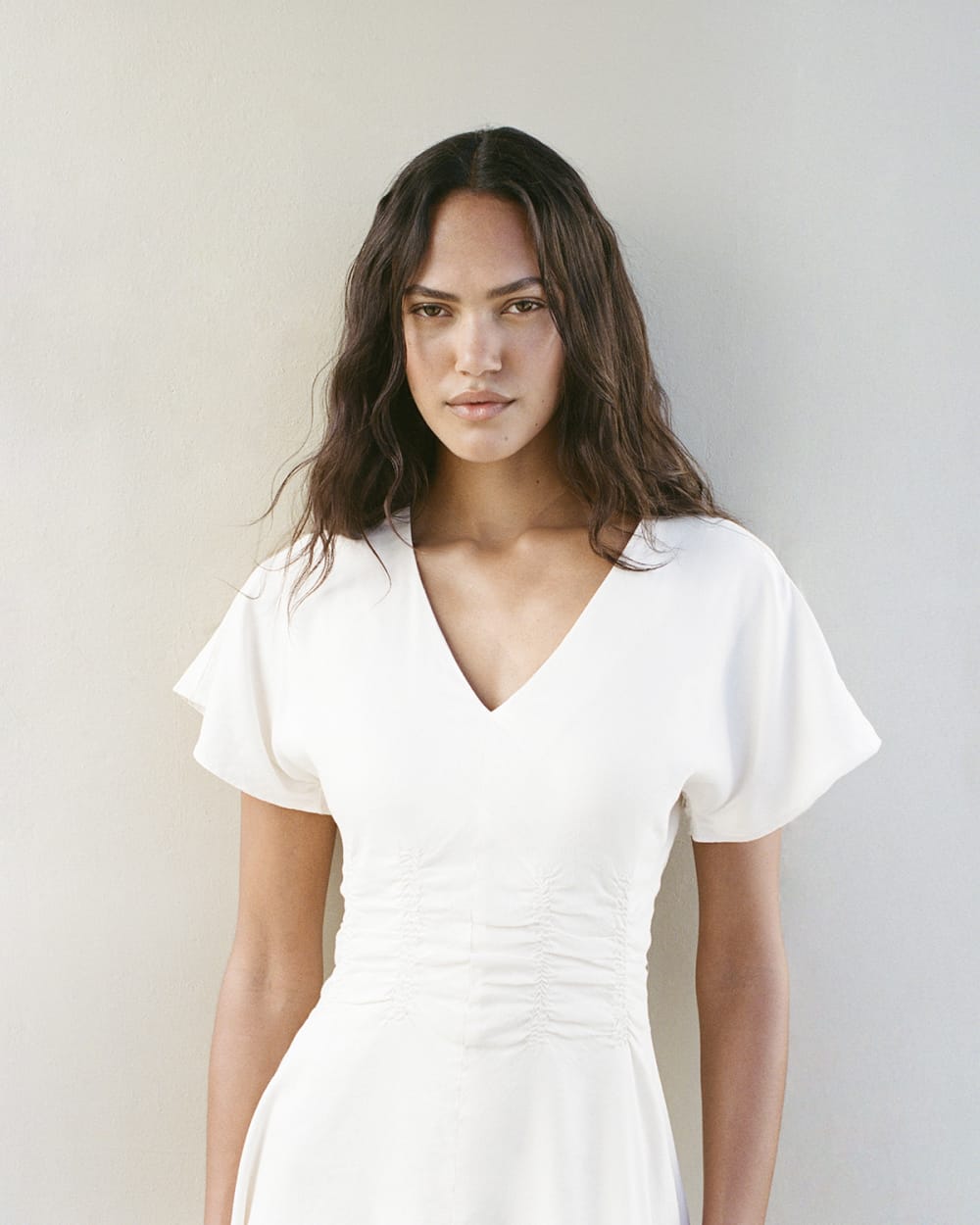 Cinched Dress in Stretch Linen in Bone — detail view
