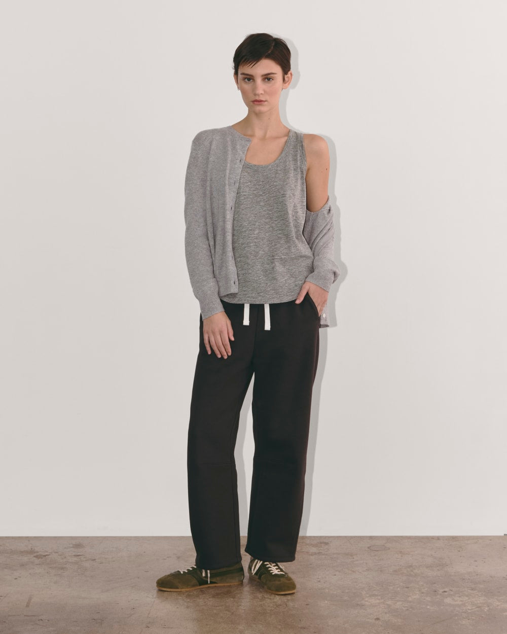 The Perform Tank in Heathered Grey — detail view