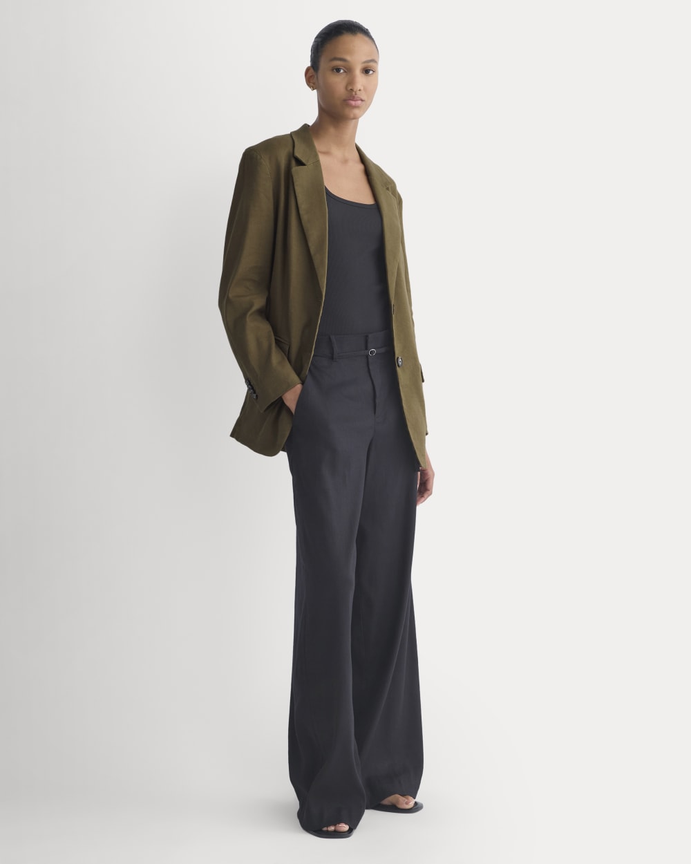 The Oversized Blazer in Stretch Linen in Beech — detail view