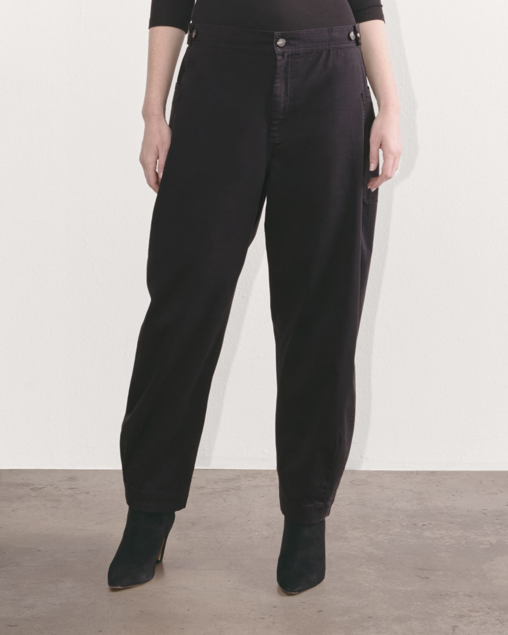 The Barrel Pant in Black — detail view