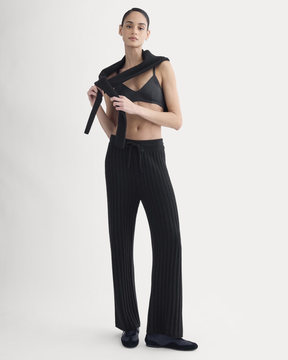 Straight-Leg Pant in Wool Cashmere in Black — front view