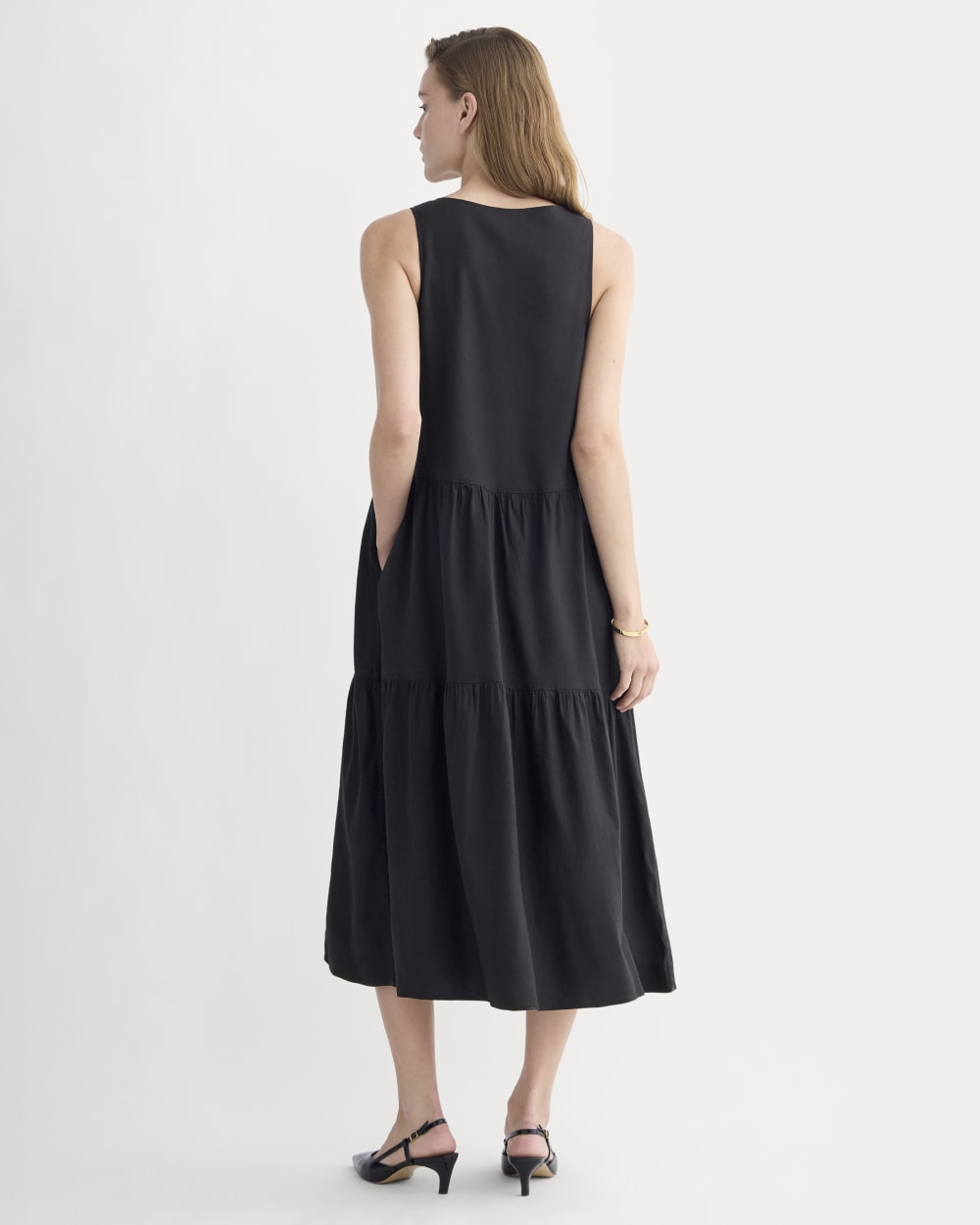 The Tiered Dress in Stretch Linen in Black — detail view