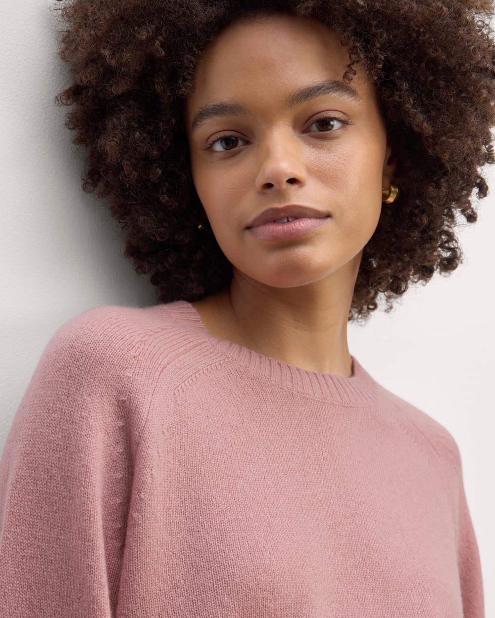 The Boxy Crew in Cashmere in Clay Pink — detail view